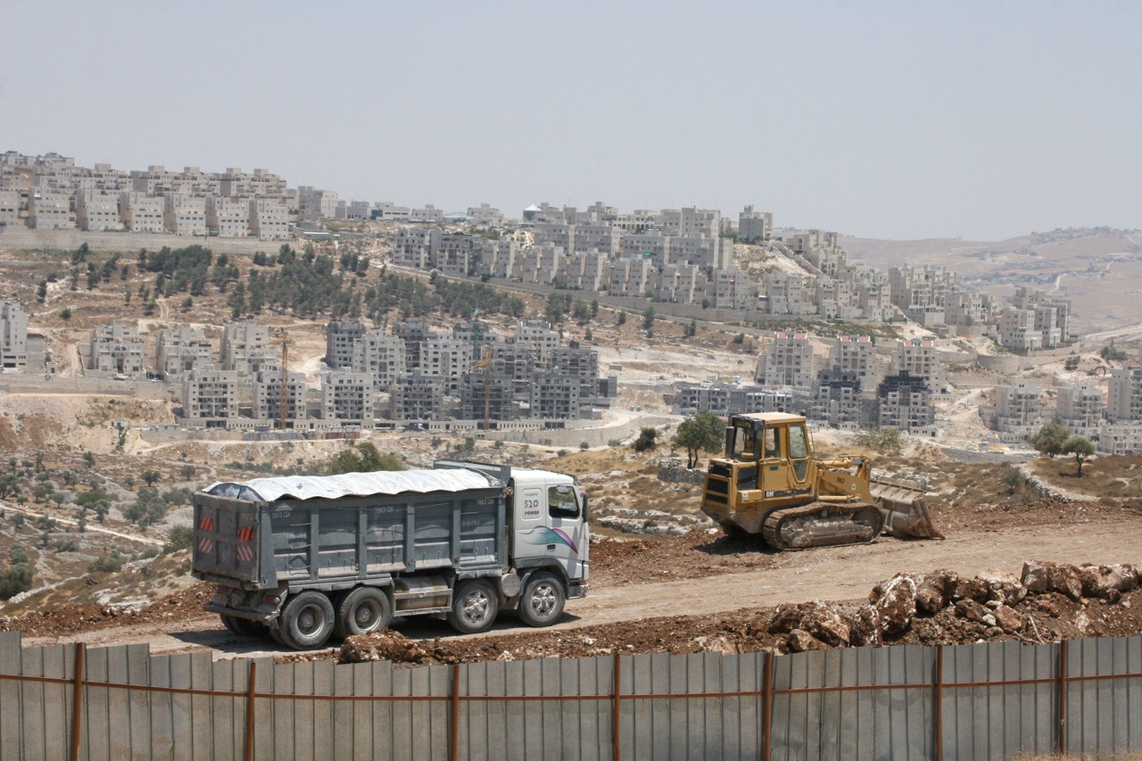 Israëlische nederzetting in aanbouw nabij Jeruzalem, Westelijke Jordaanoever