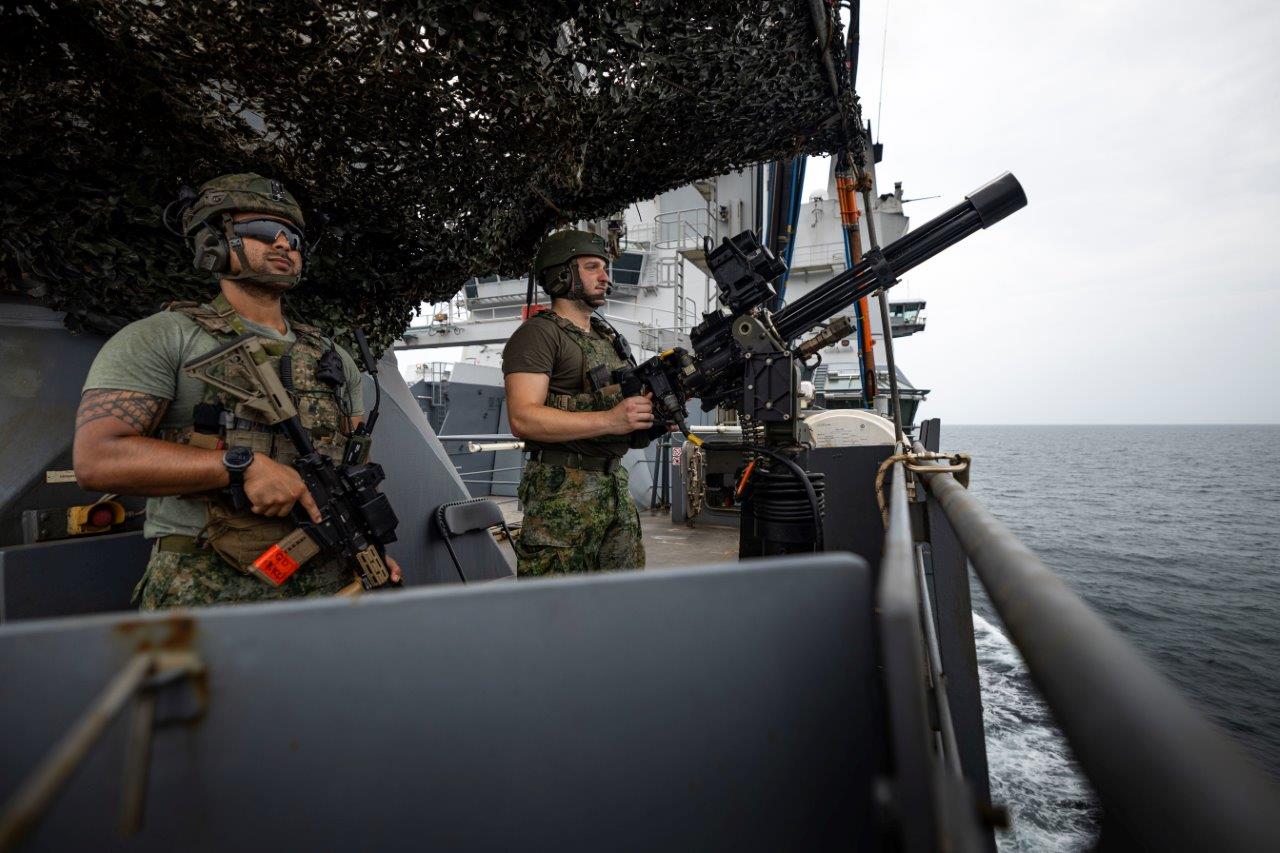 A Royal Dutch Marines protection unit on board HMNLS&nbsp;Karel Doorman&nbsp;during operation Aspides, July 2024 (B. Westerveld | Mediacentrum Defensie)
