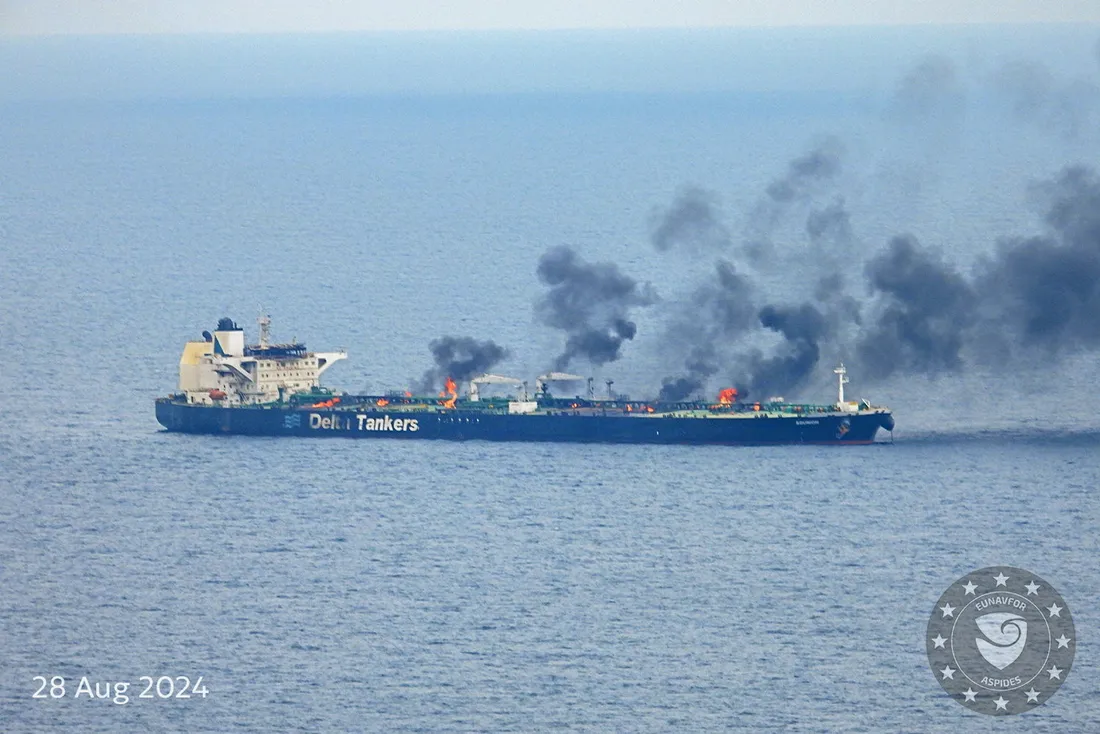 The Sounian on fire after being struck, 28 august 2024 (source: EUNAVFOR Aspides)