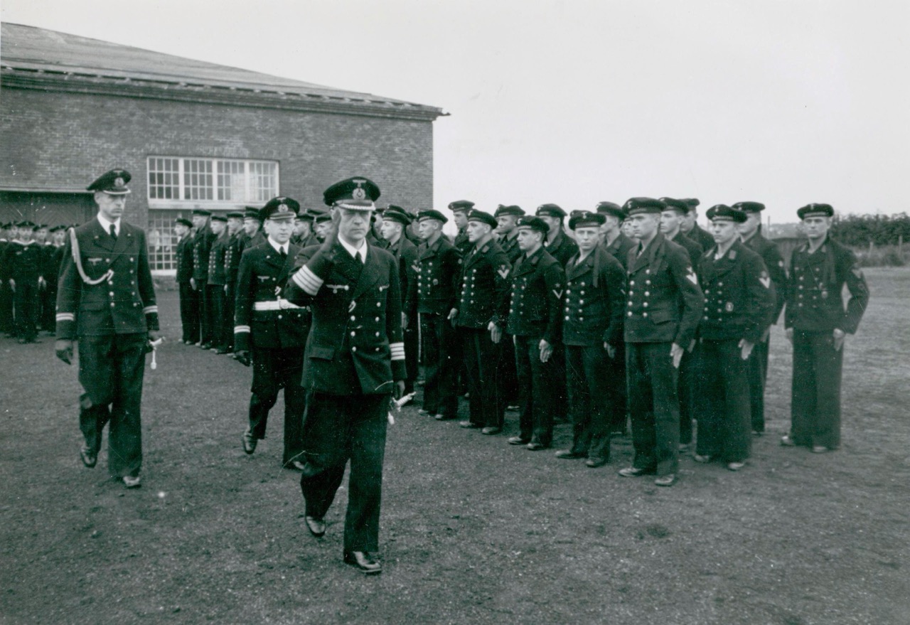 Nederlands personeel tijdens de basisopleiding in Norden, 1943 (foto's: Collectie NIOD)