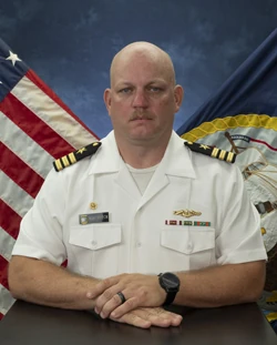 Commandant van het USS Charlotte, commander Thomas Futch (bron: Historica)