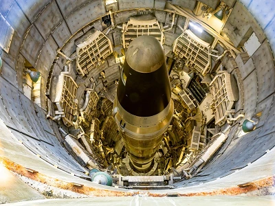 Green Valley, AZ, VS - 11 februari 2026: Bewaarde Titan II intercontinentale ballistische raket wordt tentoongesteld in het Titan Missile Museum in de buurt van Tucson Arizona (foto: Photo Spirit | Shutterstock)